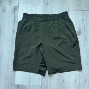 LULULEMON T.H.E. Shorts 9" Linerless...
Size L